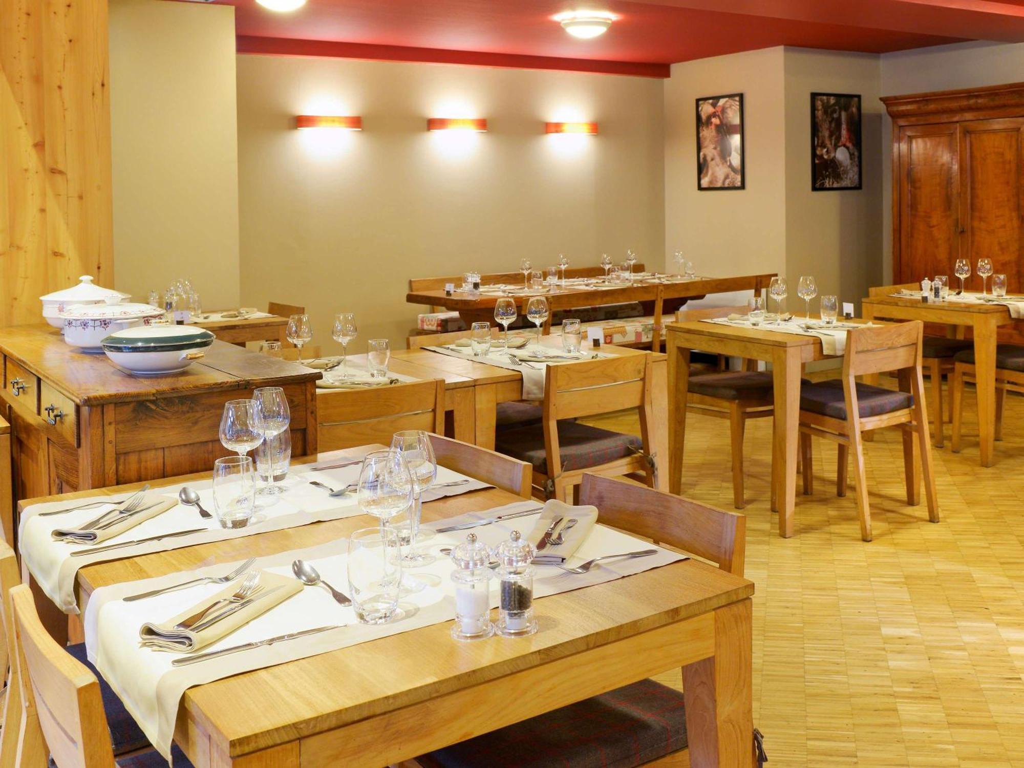 Mercure Saint-Lary Екстериор снимка