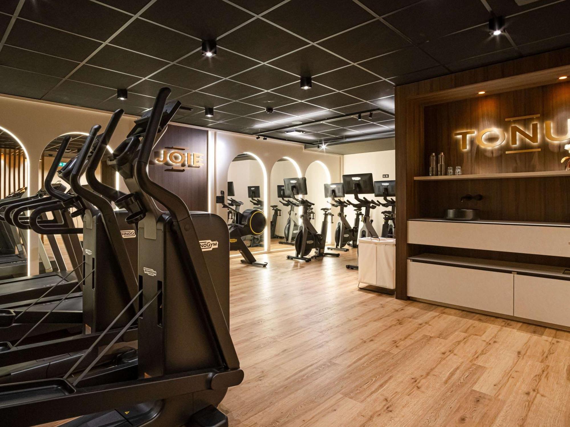 Mercure Saint-Lary Екстериор снимка